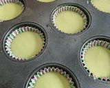 Gambar langkah 4 resipi Muffin Pandan.