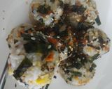 Foto langkah ke 6 dari resep Jumeok-bap (Nasi Kepal/ Bola Nasi Korea).