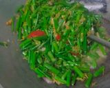 Foto langkah ke 8 dari resep Tumis Kucai Teri Medan.