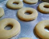 Foto langkah ke 8 dari resep Donat Kentang Empuk & Irit Telur.