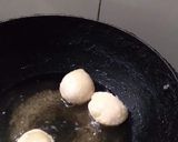 A picture of step 2 of Pani puri.