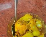 A picture of step 4 of Kacchi keri ka khatta metha aachar.