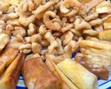 Foto del paso 8 de la receta: Chicharrón de pota (calamar gigante) al estilo peruano con yucas fritas