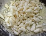 A picture of step 1 of Garlic pickle.