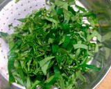A picture of step 1 of Taro Leaves Subzi.