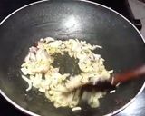 A picture of step 3 of Egg chicken chowmein.