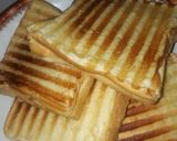 A picture of step 4 of Grilled syden sandwich with egg.