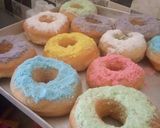 Foto langkah ke 6 dari resep Donat gula halus pelangi.