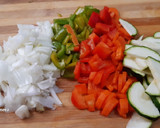Foto del paso 2 de la receta: Pechuga de pollo con tomate y verduras