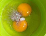 Foto langkah ke 2 dari resep Oseng Pare Telur.