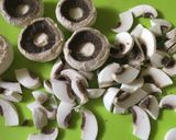 Gombás zúzapörkölt, tarhonyával recept fázis 6 fotója