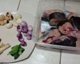 Foto langkah ke 2 dari resep Patin Kemangi Kuah Kuning.