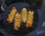 Foto langkah ke 4 dari resep Mie Gulung Sosis.