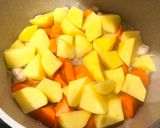 A picture of step 3 of Curry Chicken.