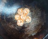 รูปขั้นตอนการทำที่ 5 ของ ฟูซิลี่ผัดซอสพริกใส่กุ้งและหมูก้อน