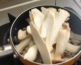 รูปขั้นตอนการทำที่ 3 ของ เห็ดนางรมหลวงผัดหมูสับ