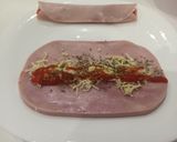 Foto del paso 1 de la receta: Rollitos de jamón con mozzarella y tomate