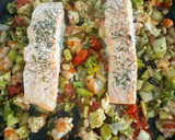 Foto del paso 3 de la receta: Salmón al horno con verduras y arroz