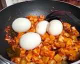 Foto langkah ke 4 dari resep Sambal Goreng Kentang Telur Kornet.