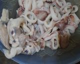 Foto langkah ke 1 dari resep Calamari Ring (Cumi Goreng Tepung).