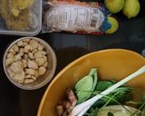 Foto langkah ke 1 dari resep Soto Ayam Ceker Tulangan Kuah Kuning.