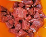Hình bước làm 1 của món Bò hầm rau củ ăn kèm bánh mì