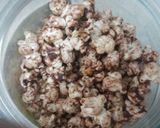 Foto langkah ke 3 dari resep Chocolate popcorn crunchy.
