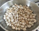 A picture of step 1 of Butter Pepper Makhana.
