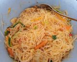 Foto langkah ke 6 dari resep Mihun goreng bakso.