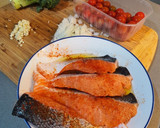 Foto del paso 1 de la receta: Salmón con cherry y parmesano