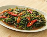 Foto langkah ke 6 dari resep Tumis Kangkung Pedas Terasi Devina Hermawan.