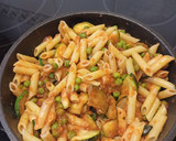 Foto del paso 3 de la receta: Macarrones con calabacín, guisantes y jamón