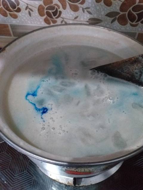 Langkah-langkah untuk membuat Resep Tumpeng blue puding es teler
