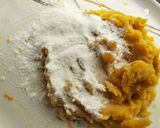 A picture of step 4 of Stuffed mushroom kola urundai.