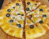 A picture of step 7 of Cheesy Bites Tikka Pizza 🍕🍕.
