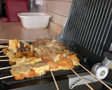 Foto del paso 4 de la receta: Brochetas de pollo Ras El Hanout con tzatziki