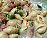 रोटी पिज़्ज़ा विद पास्ता टॉपिंग(Roti pizza with pasta topping recipe in Hindi) रेसिपी चरण 3 फोटो
