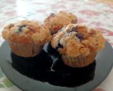 Áfonyás muffin ropogós morzsakalappal recept fázis 6 fotója