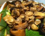Hình bước làm 4 của món BÍ NGÒI SỐT NẤM