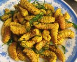 Hình bước làm 4 của món Tằm sắn rang lá chanh