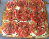 Foto del paso 4 de la receta: Pizza de patatas y verduras con jamón y queso