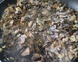 Foto del paso 3 de la receta: Salsa🍄‍🟫de champiñones🥙cremosa🥯🧄🧅