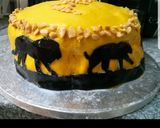 A picture of step 7 of Lion King Circle of Life Cake.