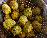 A picture of step 3 of Methi na gota / Methi pakoda.