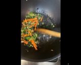 A picture of step 2 of Crispy Beef Chilli Noodles🔥.