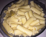 Foto del paso 2 de la receta: Tortiglioni con salsa de carne y cebolla confitada