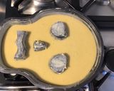 Une image de l'étape 5 de Gâteau crâne aux pêches de vigne et amandes.