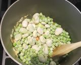 Foto del paso 2 de la receta: Sopa de habas y arvejas tiernas.