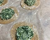 Foto del paso 4 de la receta Empanadillas de espinacas y queso con masa especiada