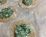 Foto del paso 4 de la receta: Empanadillas de espinacas y queso con masa especiada